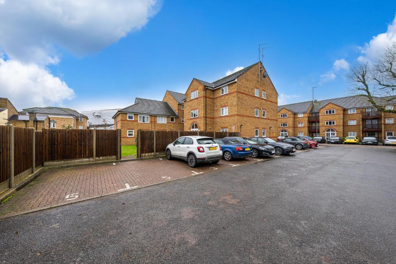 Luxury 2 Bed Apartment Stansted Airport Bishops Stortford Bishop's Stortford Exterior photo